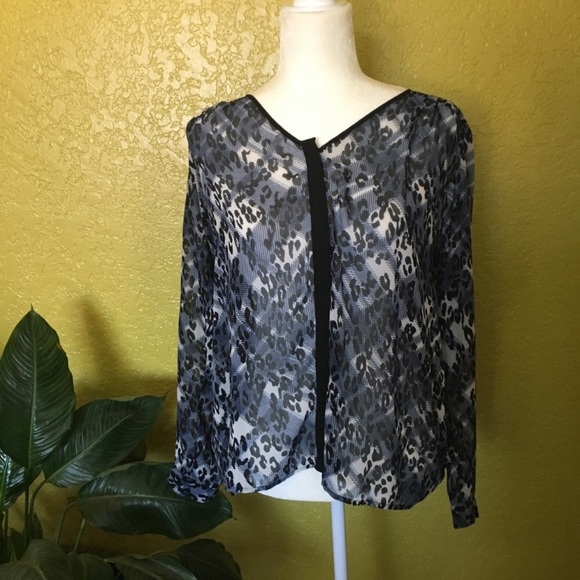 CAbi Fatale Blouse Style #977 - Picture 2 of 3